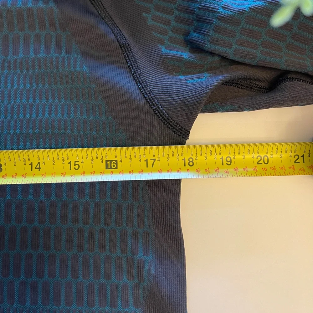 lululemon athletica Dark Teal and Black Long Sleeve Top - Picture 8 of 10
